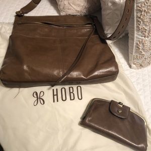 💚Hobo Crossbody and matching wallet